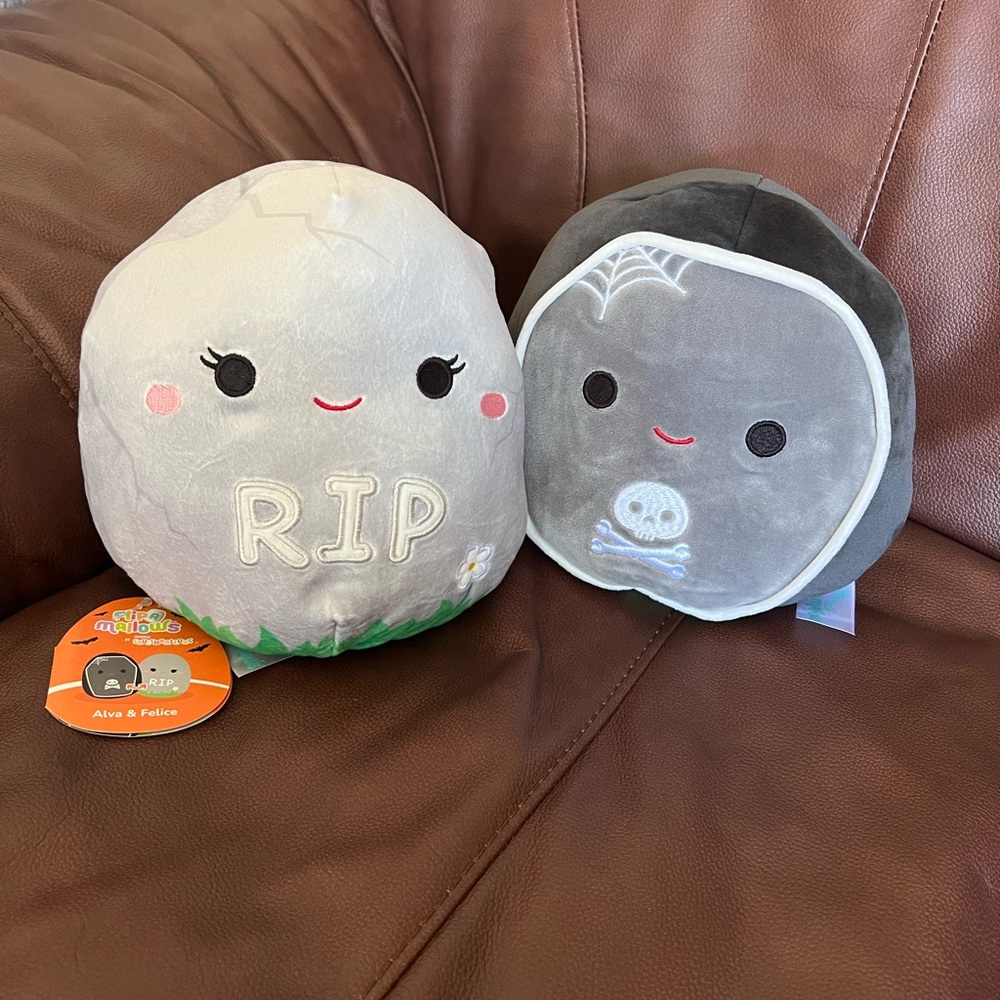 Squishmallows Halloween flipamallows 8” Alva & Felice casket & tombstone